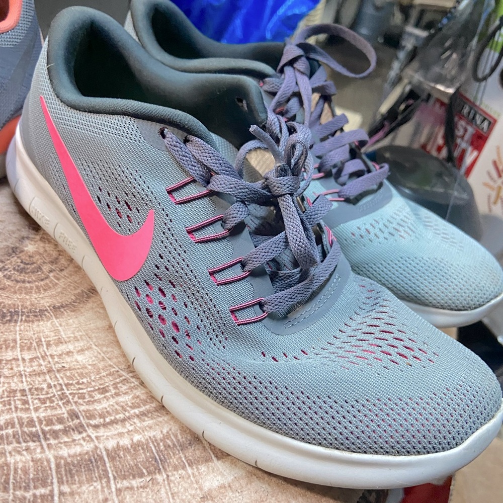 Women’s Nike flex rn size 8
